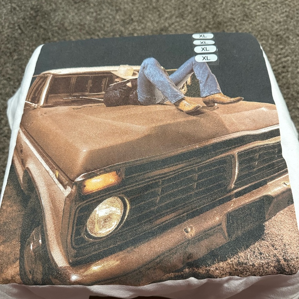 NEW Thomas Rhett Vintage Graphic Sweatshirt